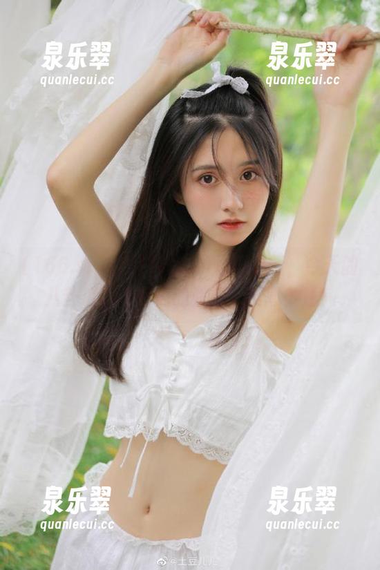 166.su吃瓜更新，今天的八卦瓜就像路边的西瓜，皮薄多汁！