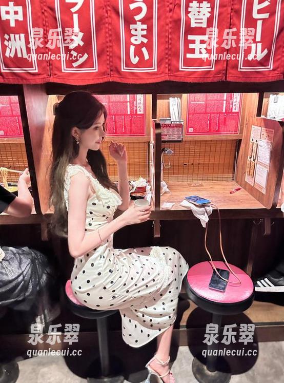 哈哈，传送门带你进51吃瓜花店老板娘的日常，同桌吃瓜