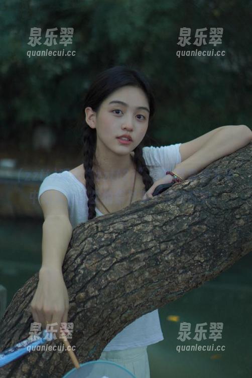观看“zztt21”，我常常停下手中的薯片，生怕错过某个尴尬时刻。
