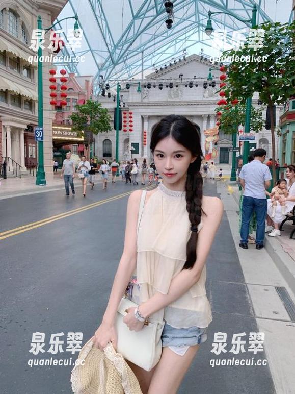 观看吃瓜网里的风向变化，那个入口让我有种被推着走的感觉。