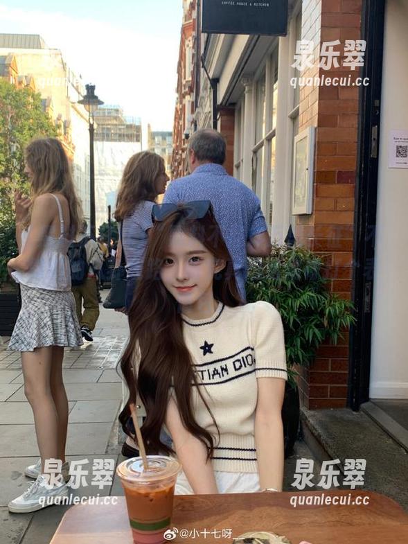 “黑料不打烊万里长征”不靠谱的八卦线路，听完真想给偶像打个表情包。