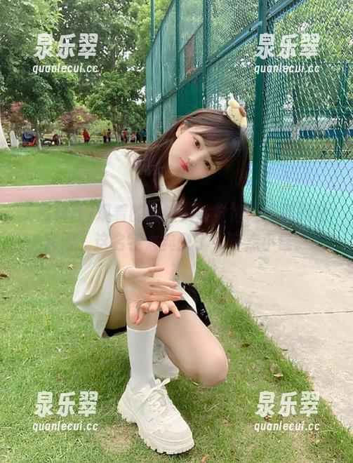 观看的时候突然觉得：“黑料社官网”这名字太典型了，有点小怪。