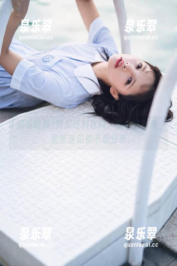 黑瓜吃料 黑瓜吃料官网:被小狗看着,居然连瓜都不想分享